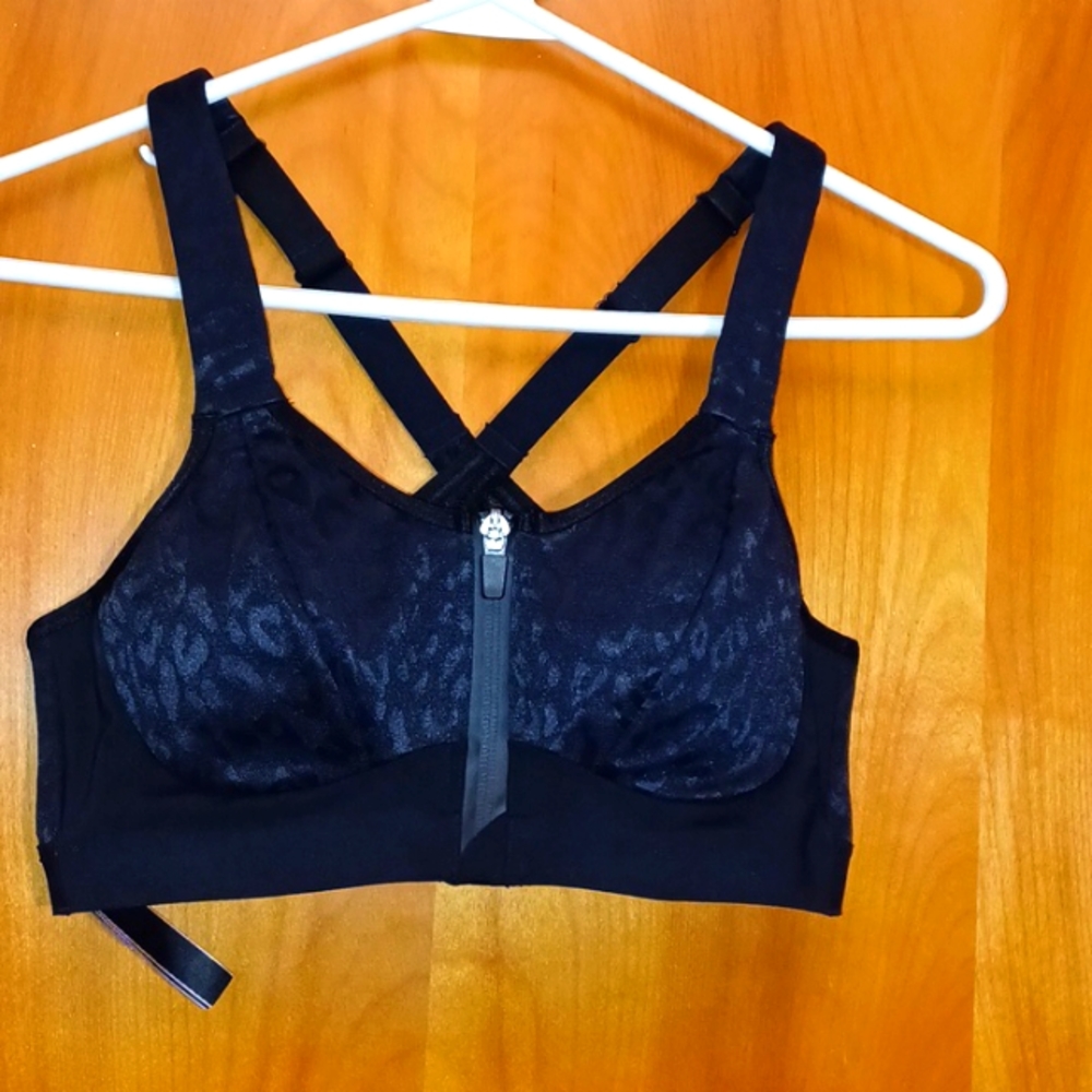 34C Victoria's Secret knockout sports bra